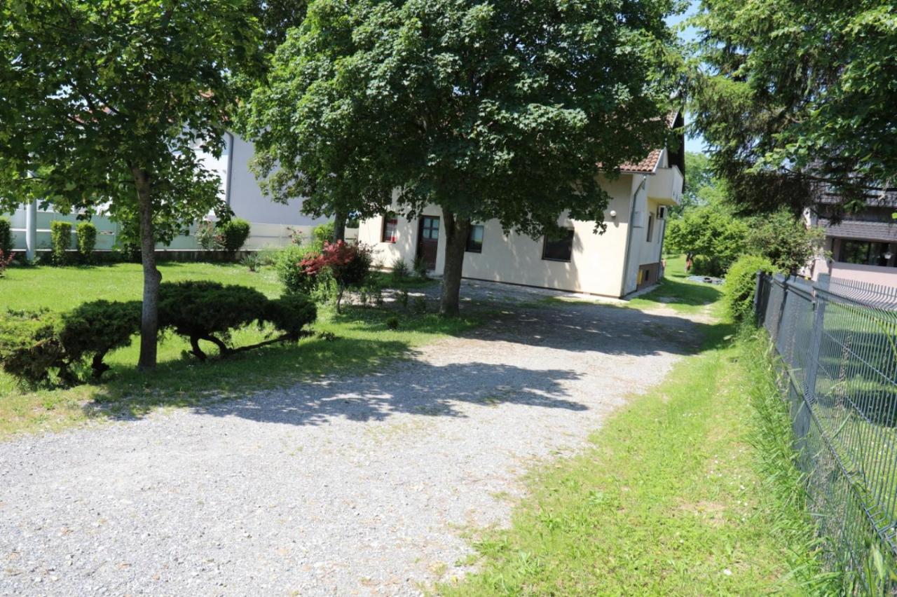 Maple Place Velika Gorica Exterior photo