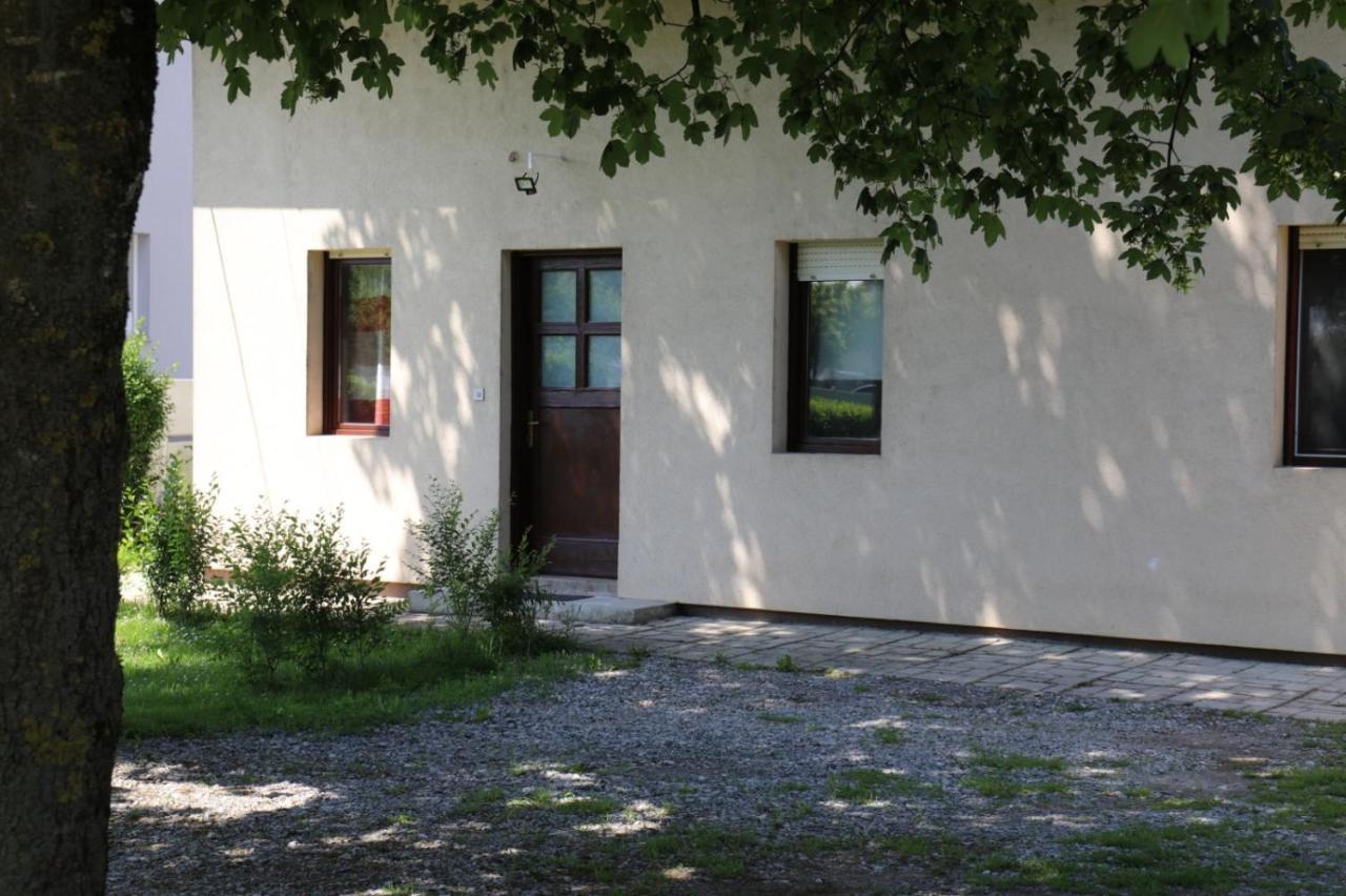 Maple Place Velika Gorica Exterior photo
